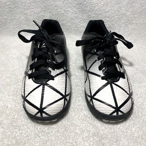 Boys size 1 Xara turf soccer shoes EUC
